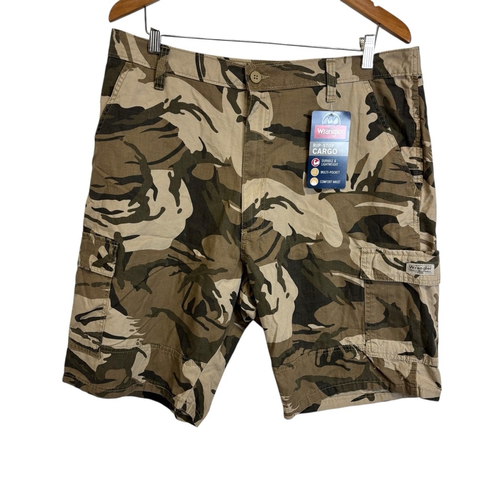 Wrangler Men's Tan and Brown Cargo Shorts